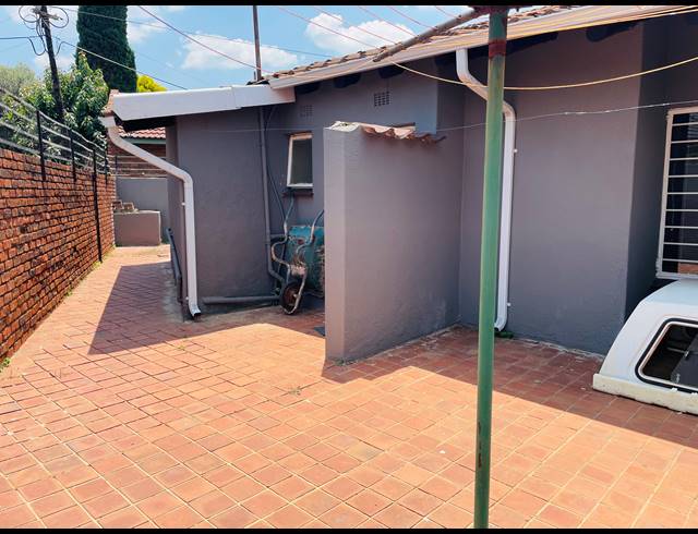 4 BEDROOM FREEHOLD FOR SALE IN DERSLEY